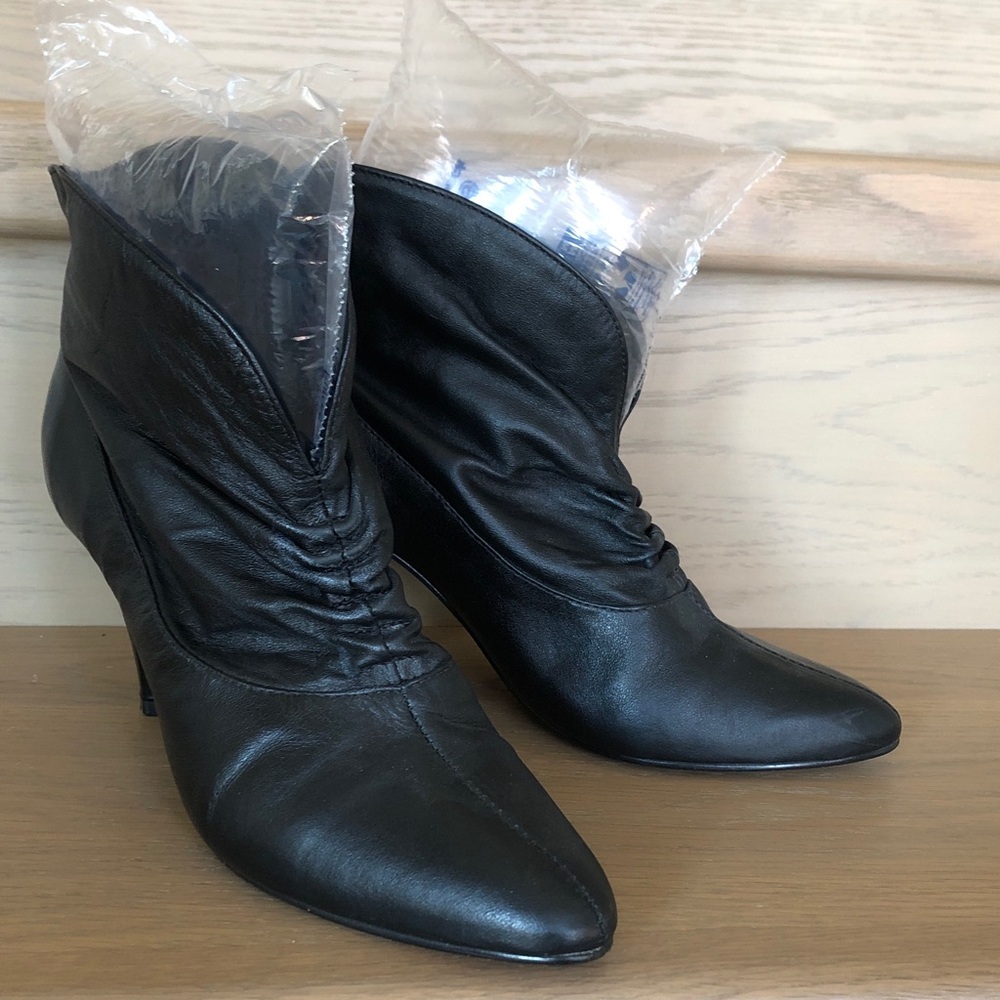 COLCCI Girls Black Leather Ankle Boots / Booties with Heel, Size 7 / 38 / 36
